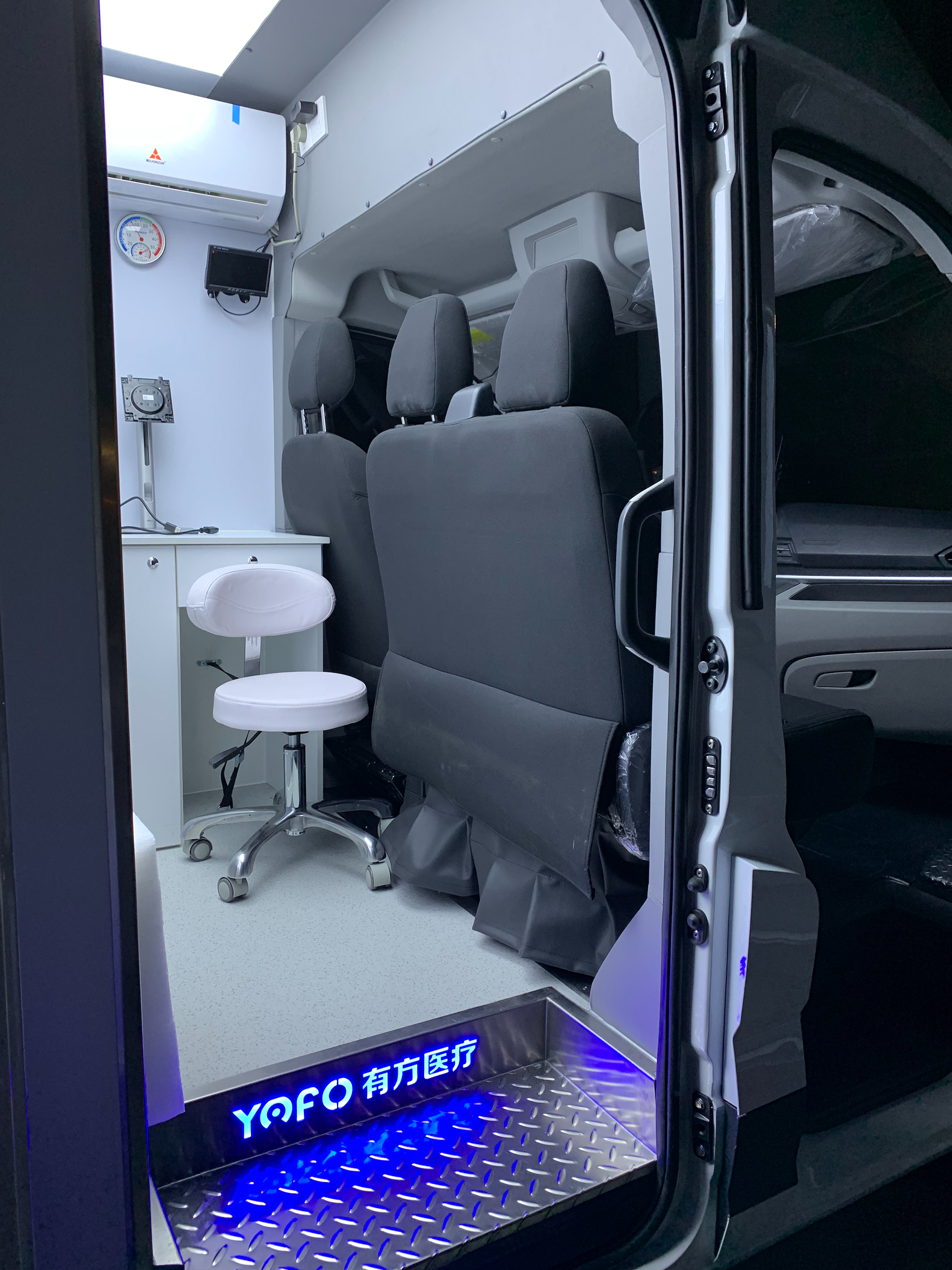Mobile Hiroxis clinic entrance